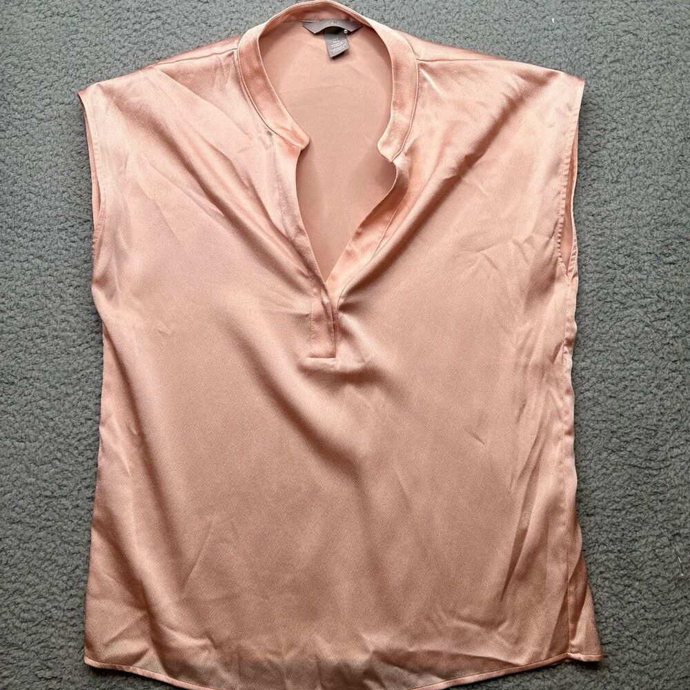 H&M beautiful sleveless Blouse Sz small peach color